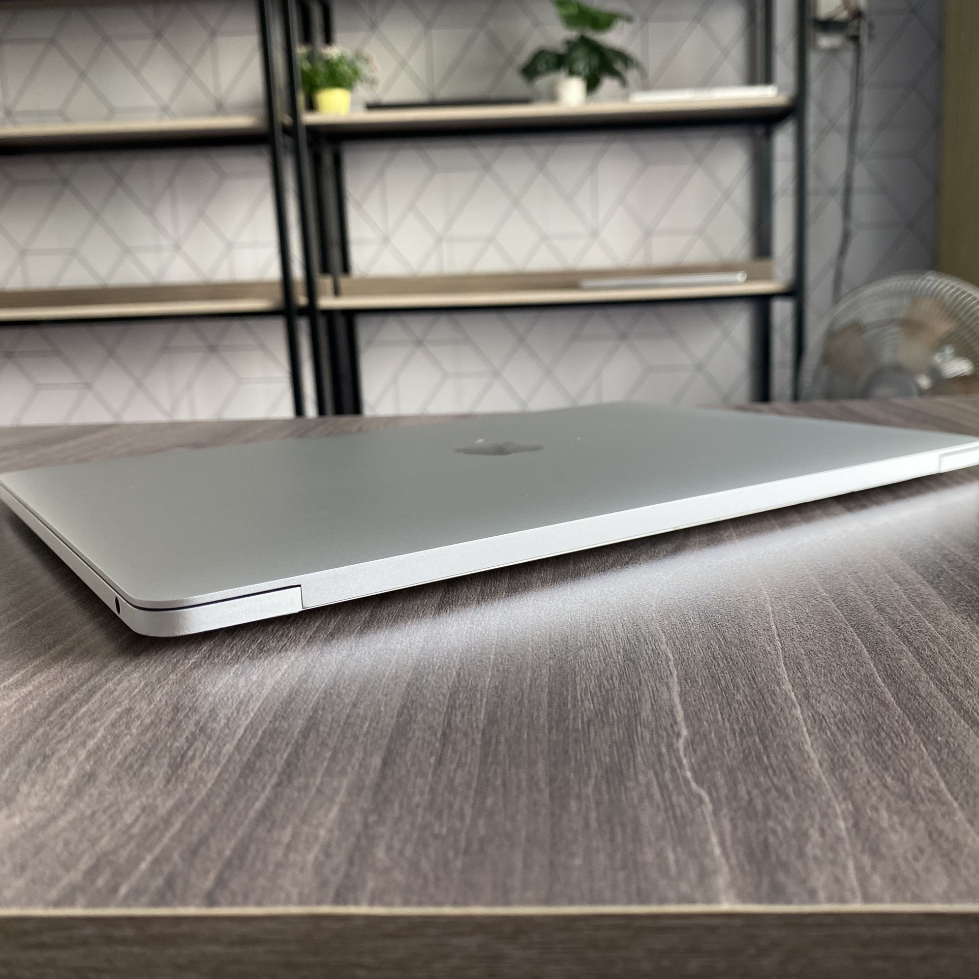 MacBook Pro (13-inch, 2017, Two Thunderbolt 3 ports) Core i5