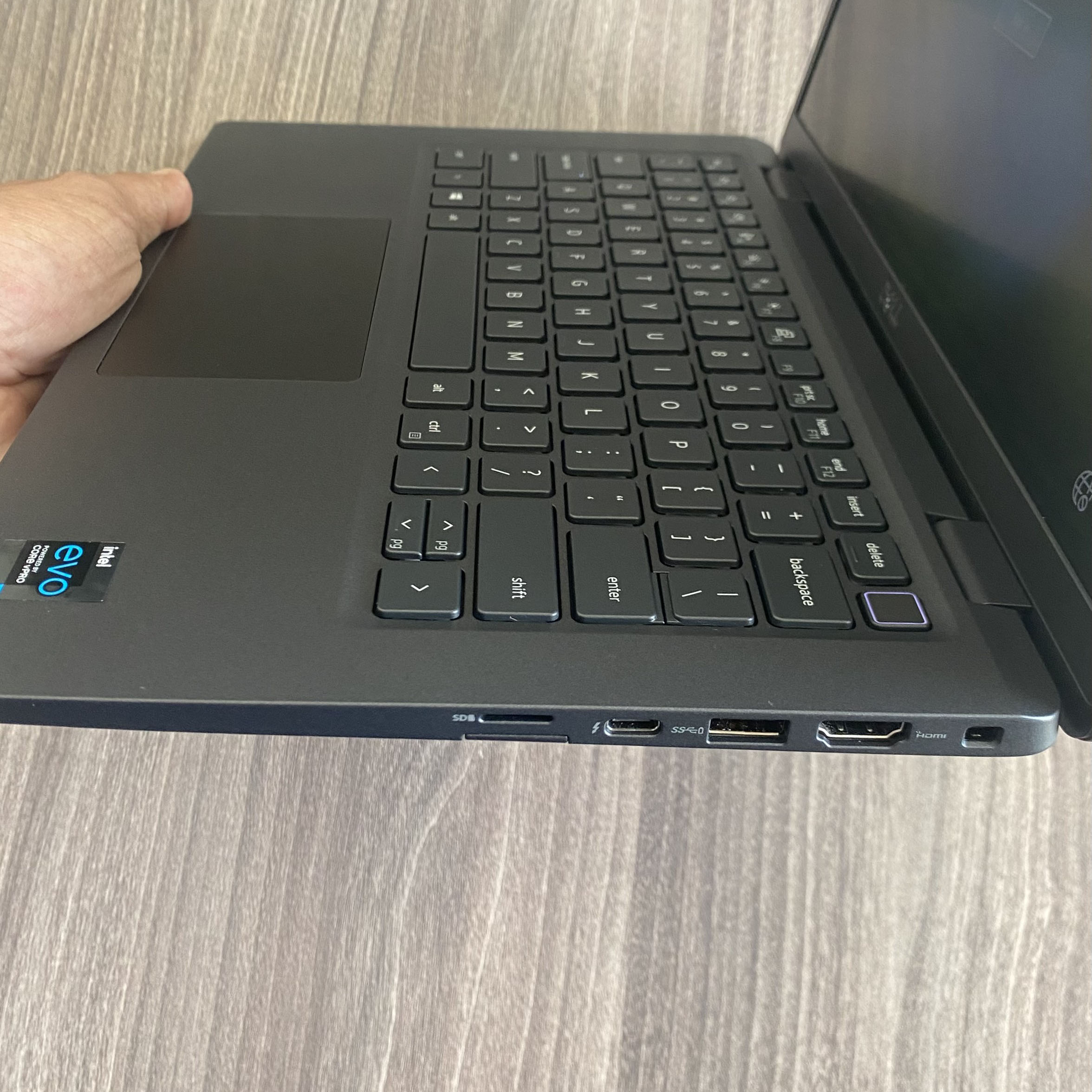 Dell Latitude 7320
