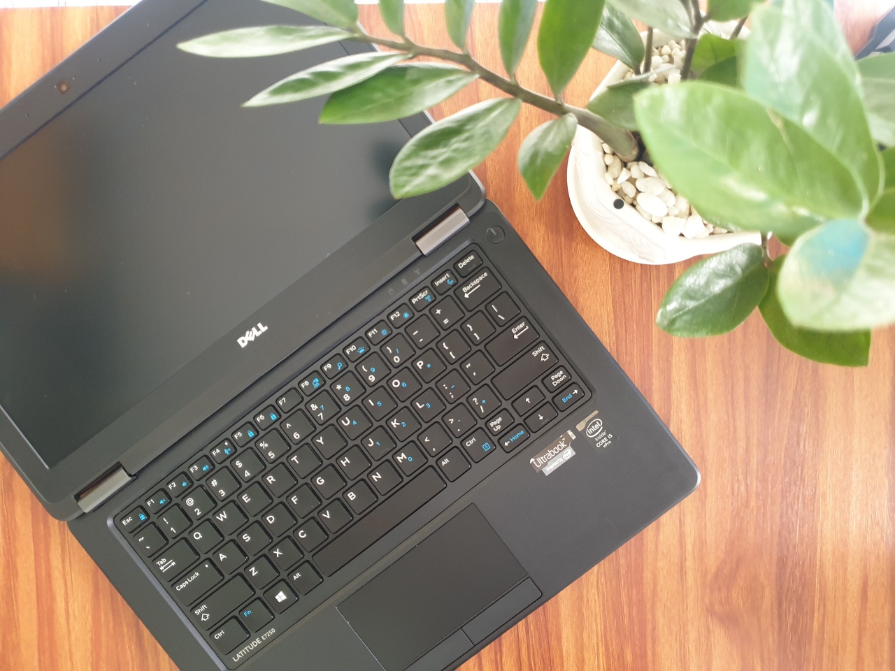 Dell Latitude E7250 Core i5 Nhỏ Gọn