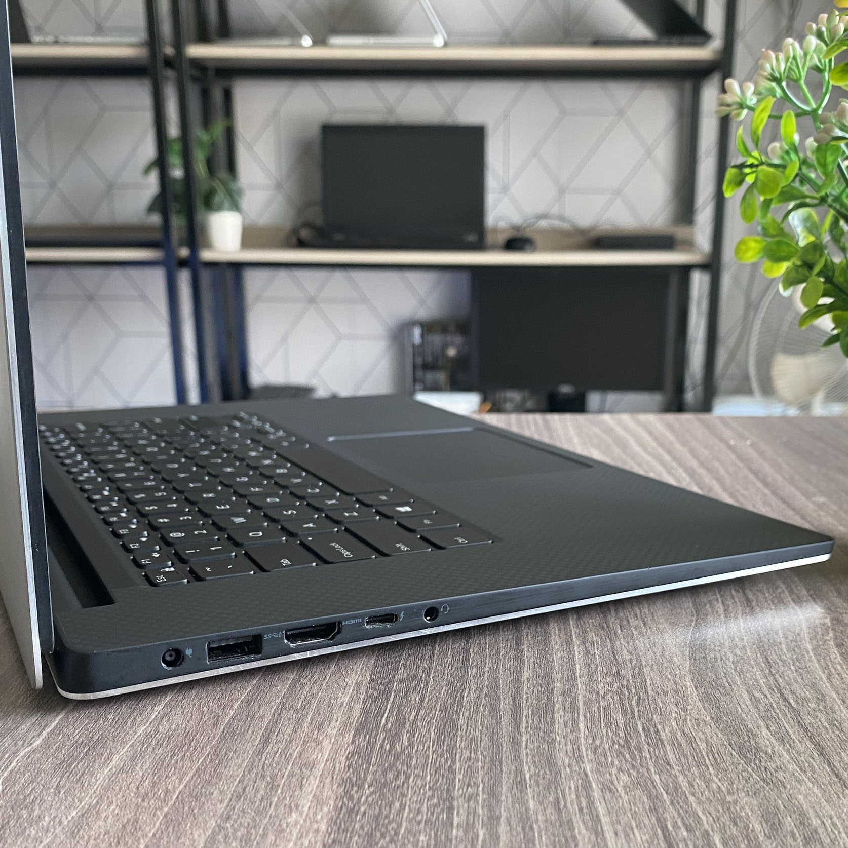 Dell Precision 5510 Máy Trạm Mỏng Nhẹ