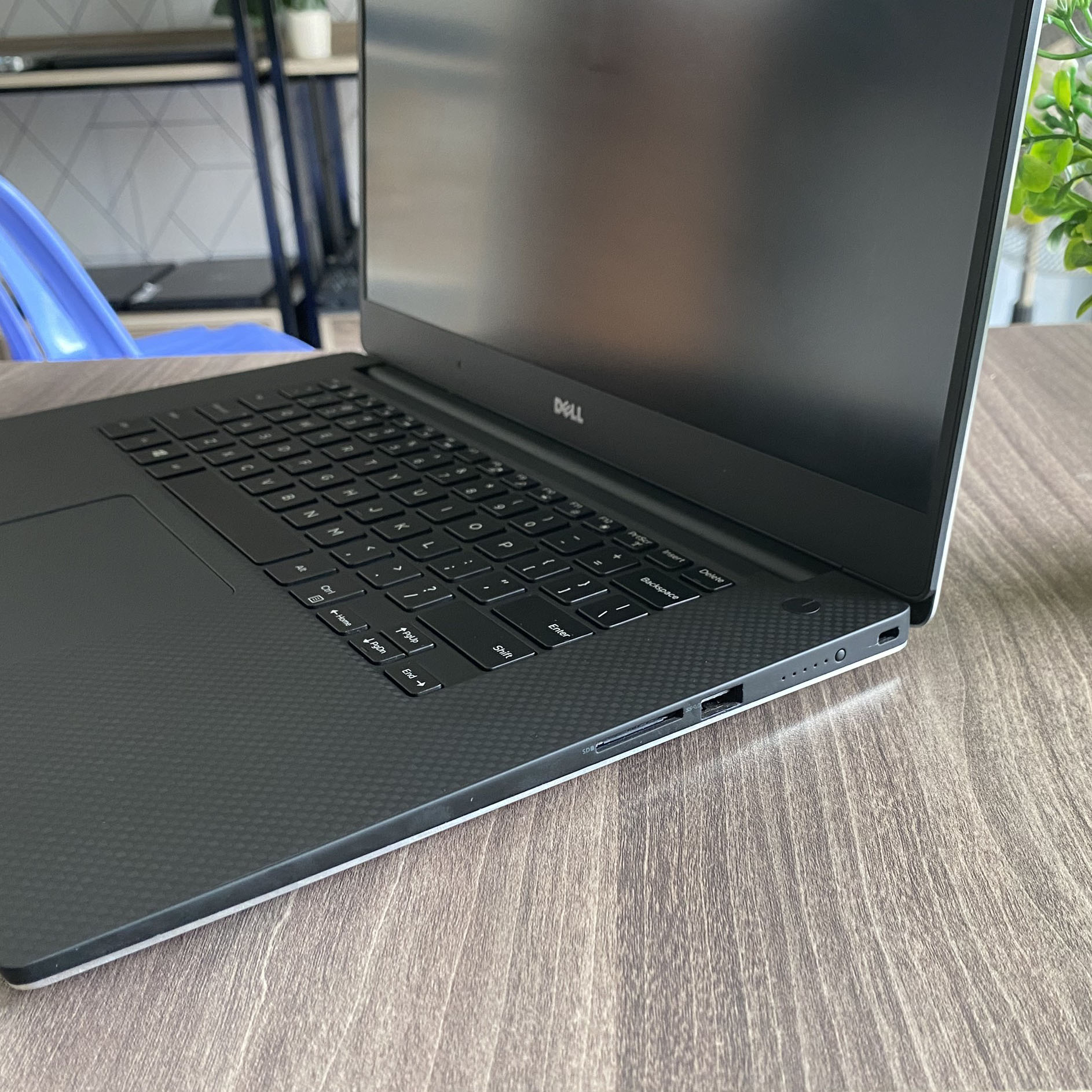 Dell Precision 5510 Máy Trạm Mỏng Nhẹ