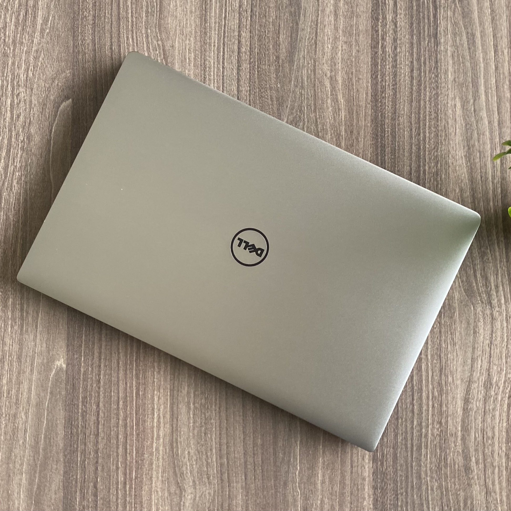 Dell Precision 5510 Máy Trạm Mỏng Nhẹ