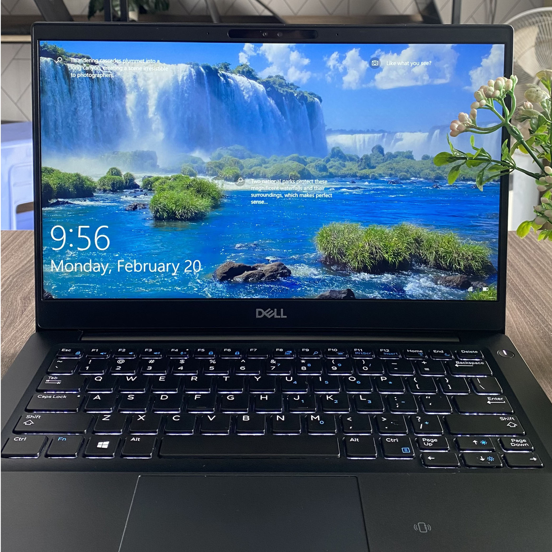 Dell Latitude 7390 Vỏ Vân Carbon