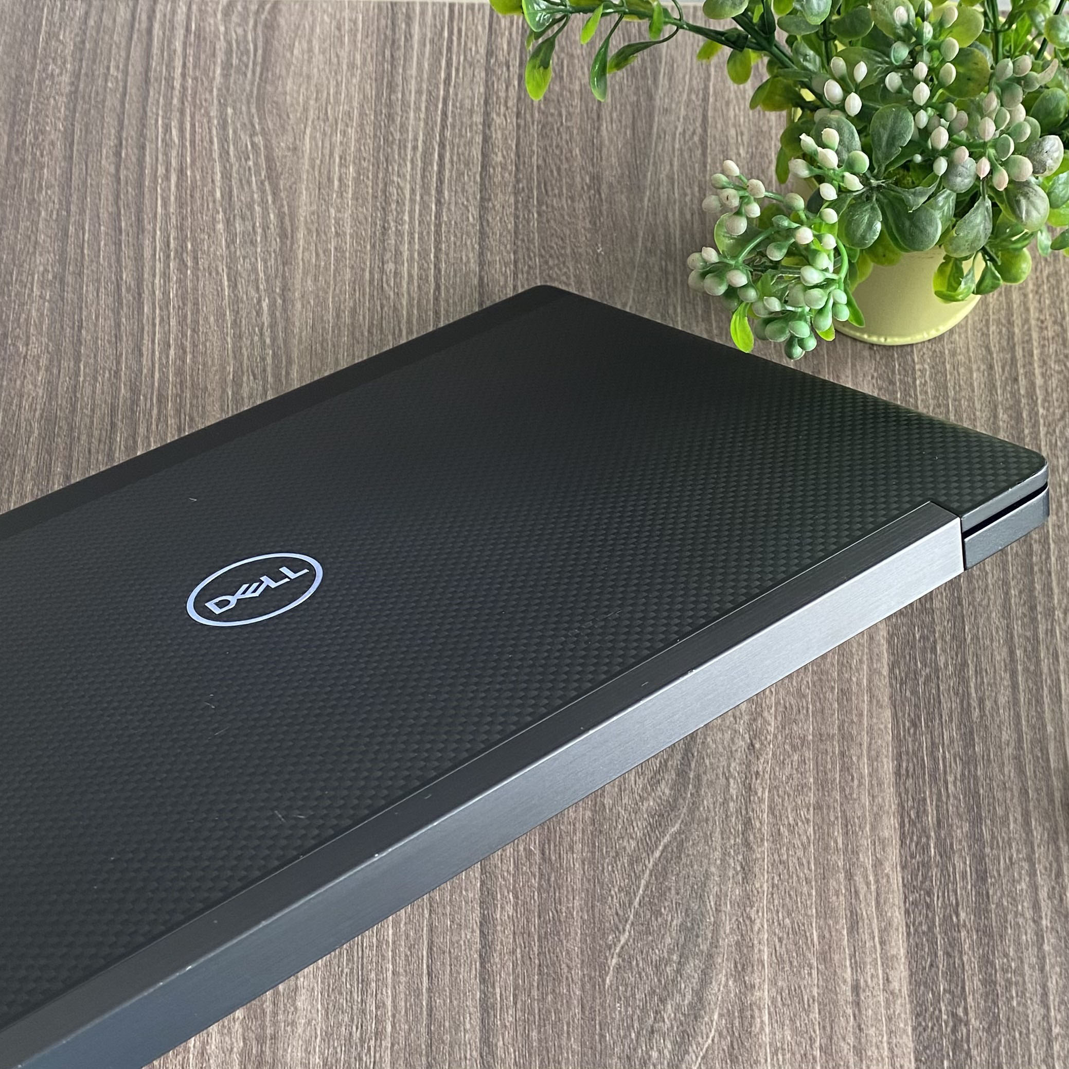 Dell Latitude 7390 Vỏ Vân Carbon