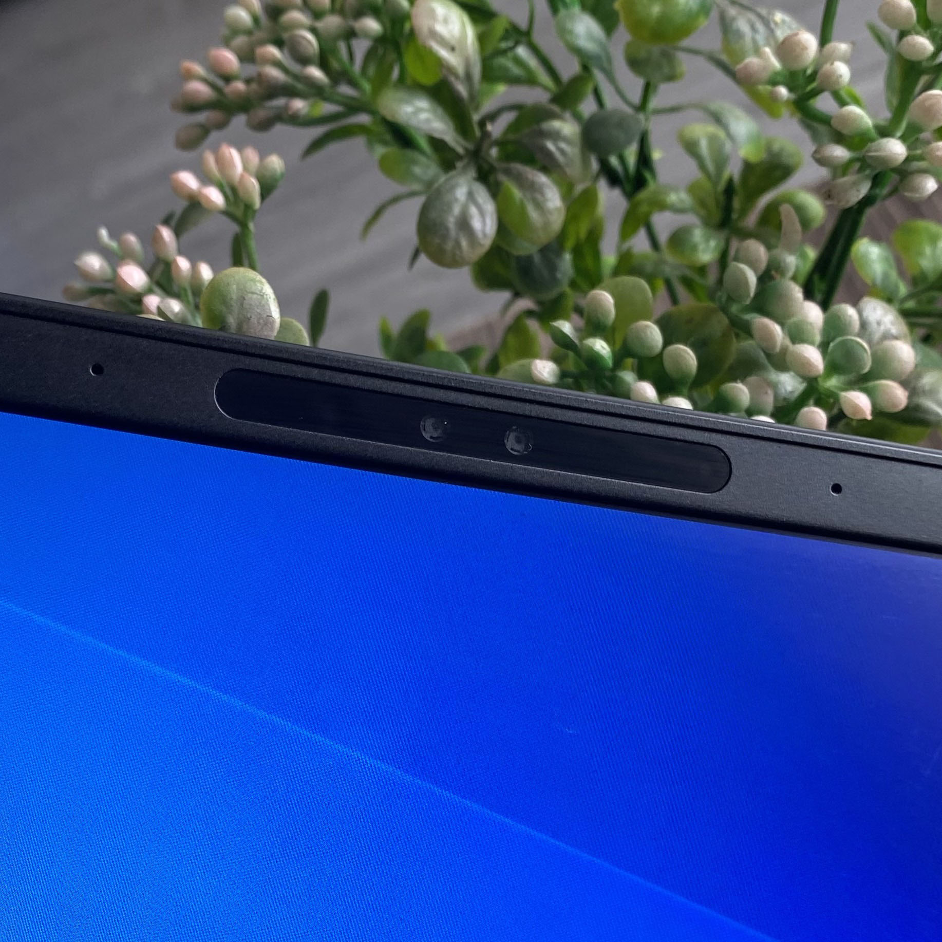 Dell Latitude 7390 Vỏ Vân Carbon