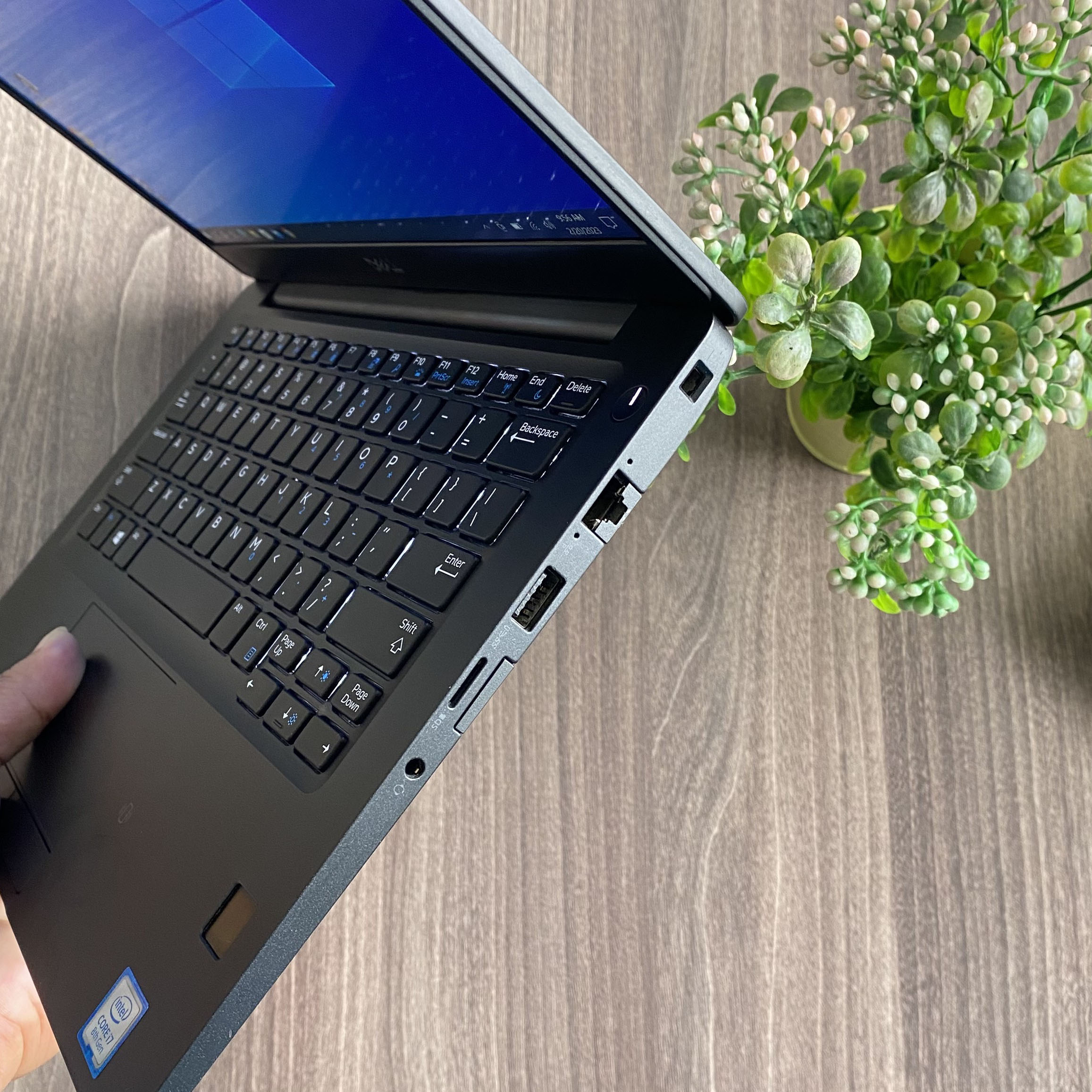 Dell Latitude 7390 Vỏ Vân Carbon