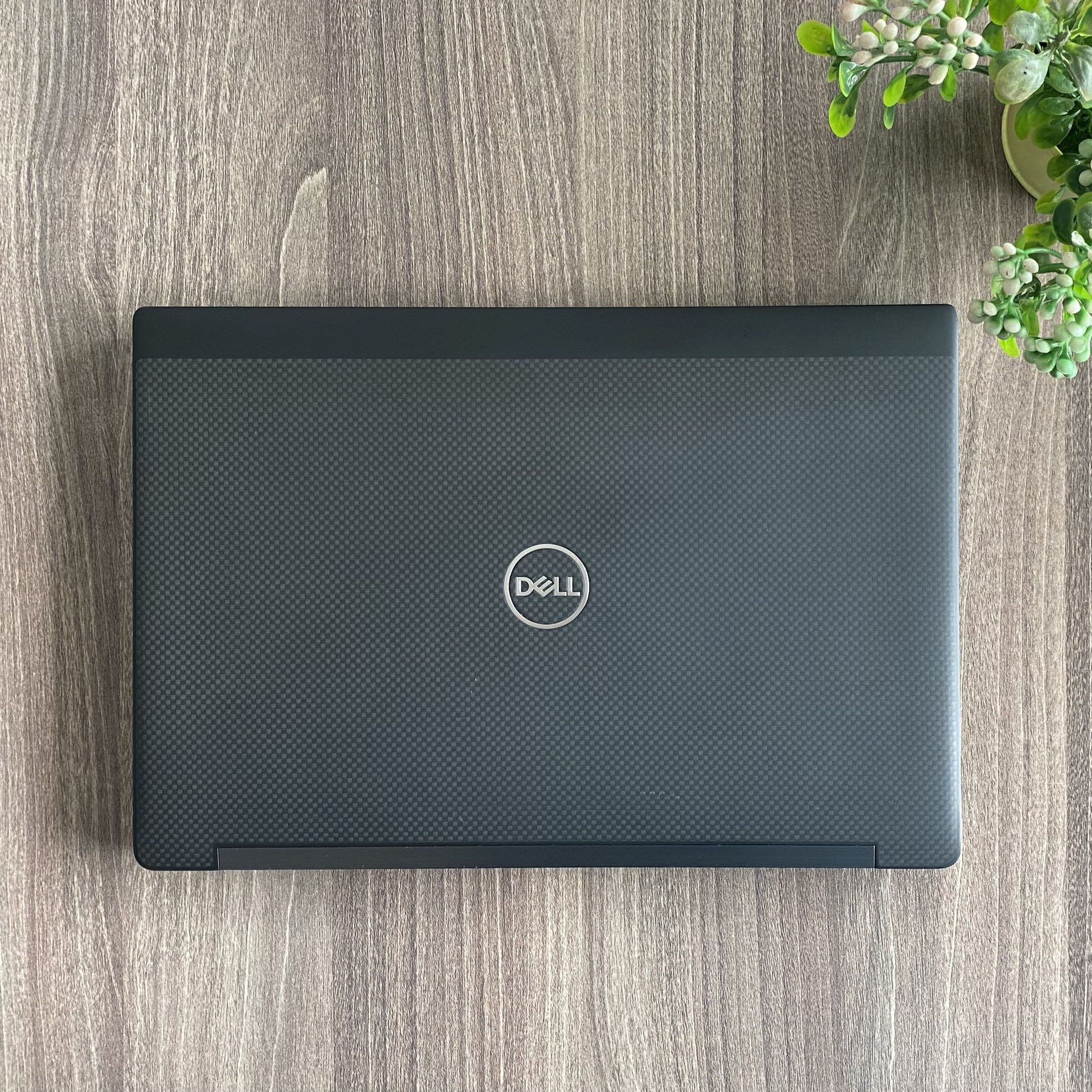Dell Latitude 7390 Vỏ Vân Carbon