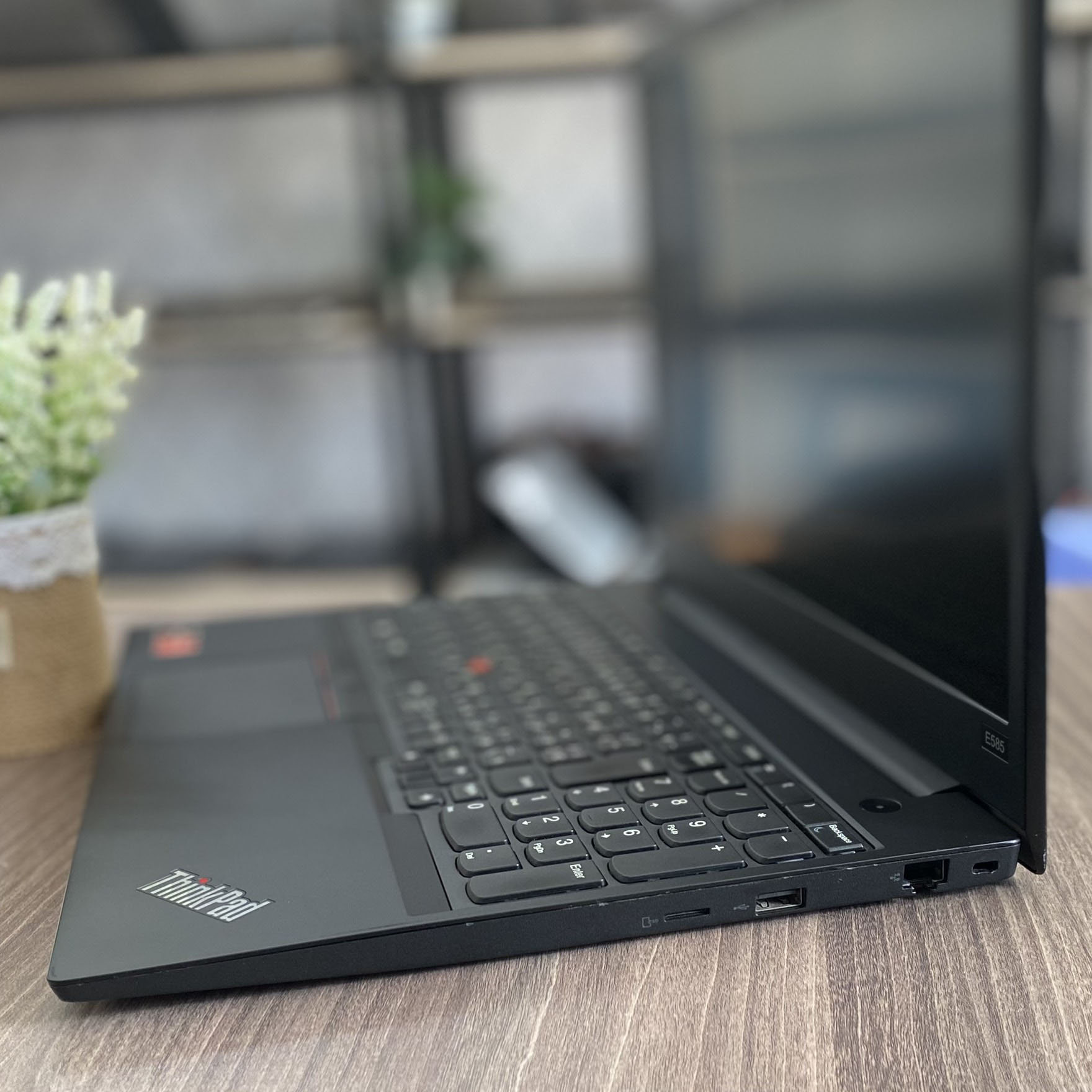 Lenovo Thinkpad E585 Màn Hình 15.6 inch