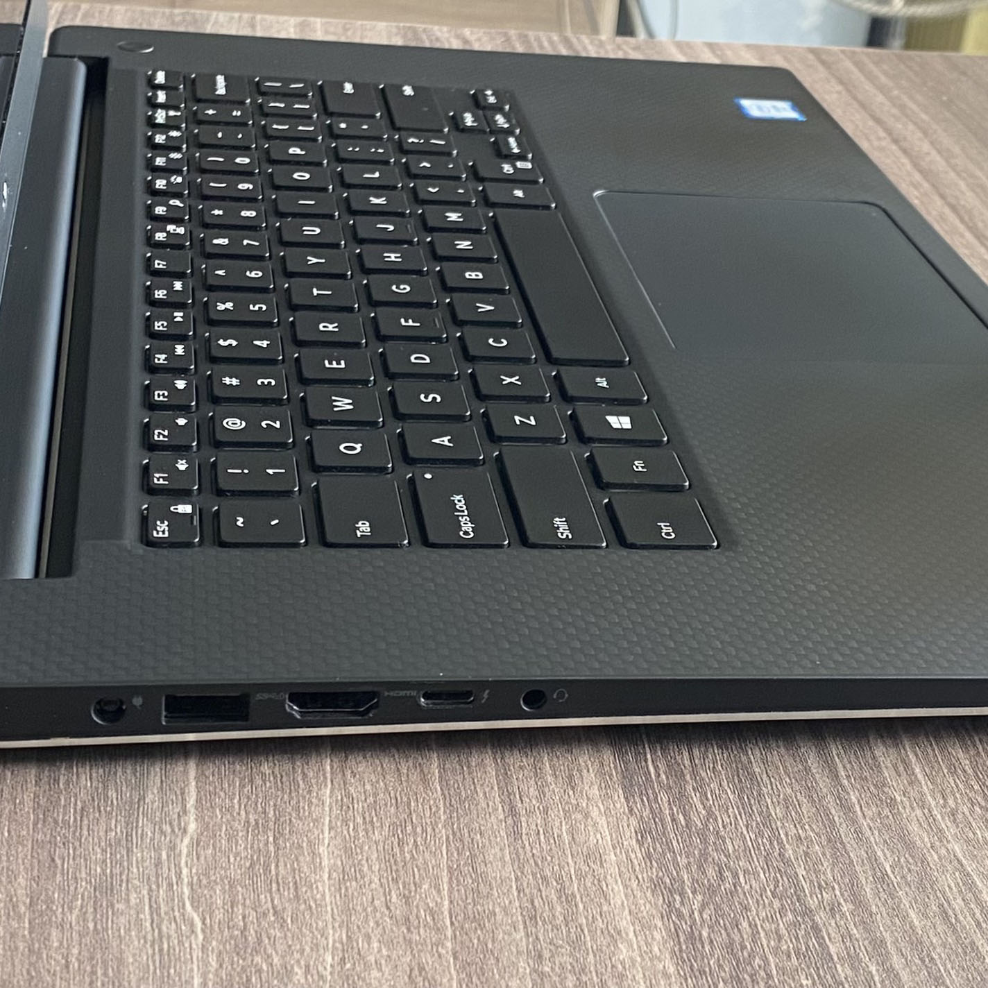 Dell Precision 5520 Máy Trạm Chuyên Đồ Họa