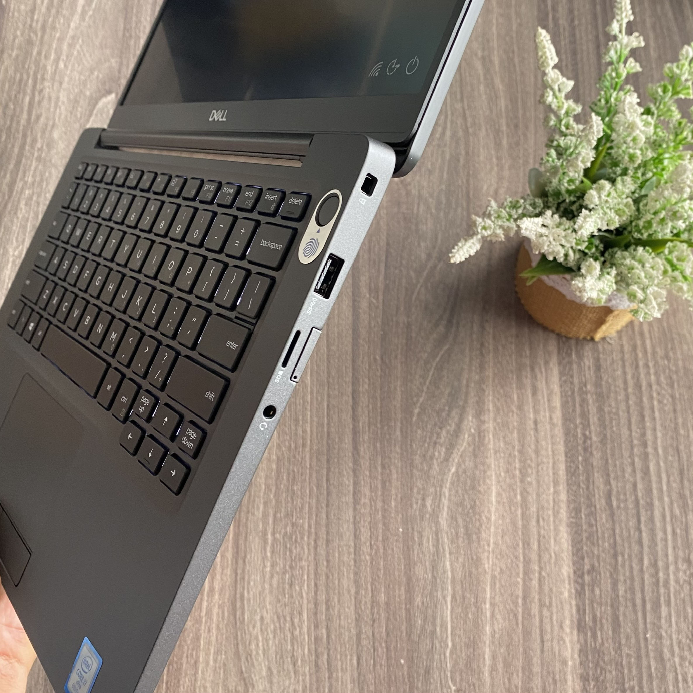 Dell Latitude 7300 Vân Carbon