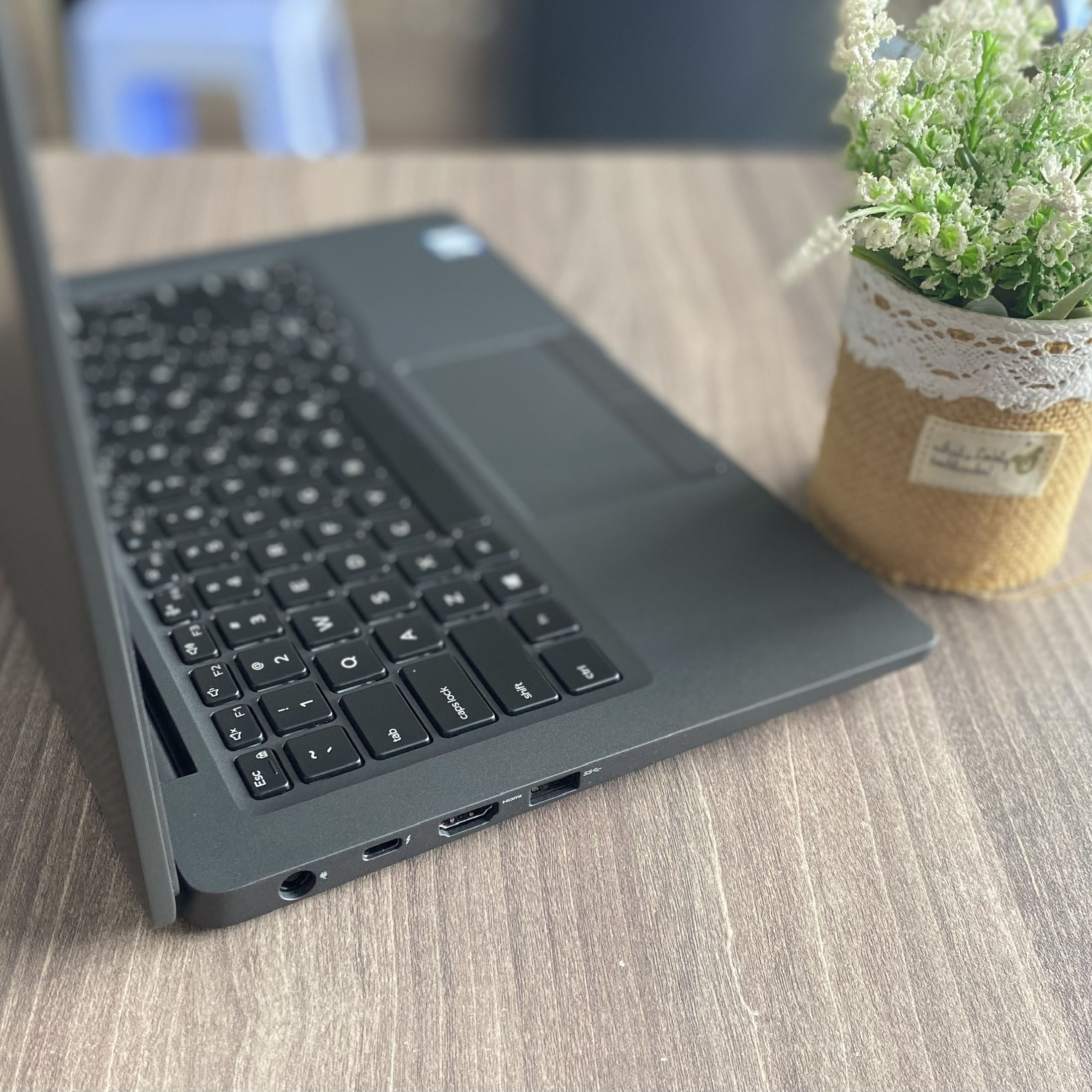 Dell Latitude 7300 Vân Carbon
