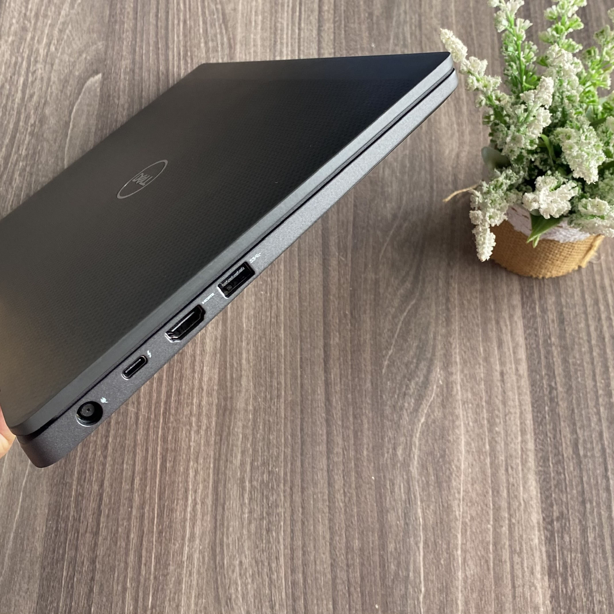 Dell Latitude 7300 Vân Carbon