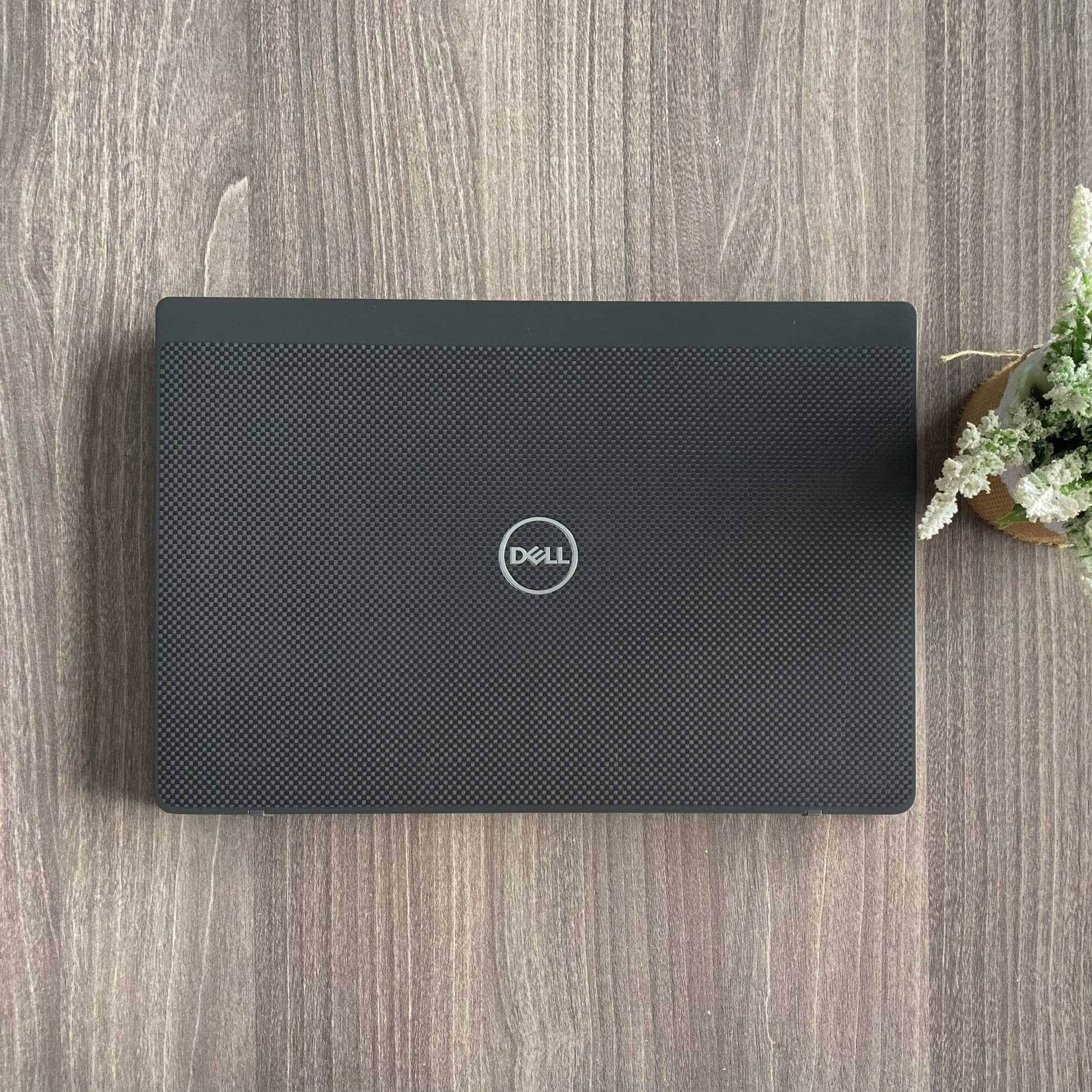 Dell Latitude 7300 Vân Carbon