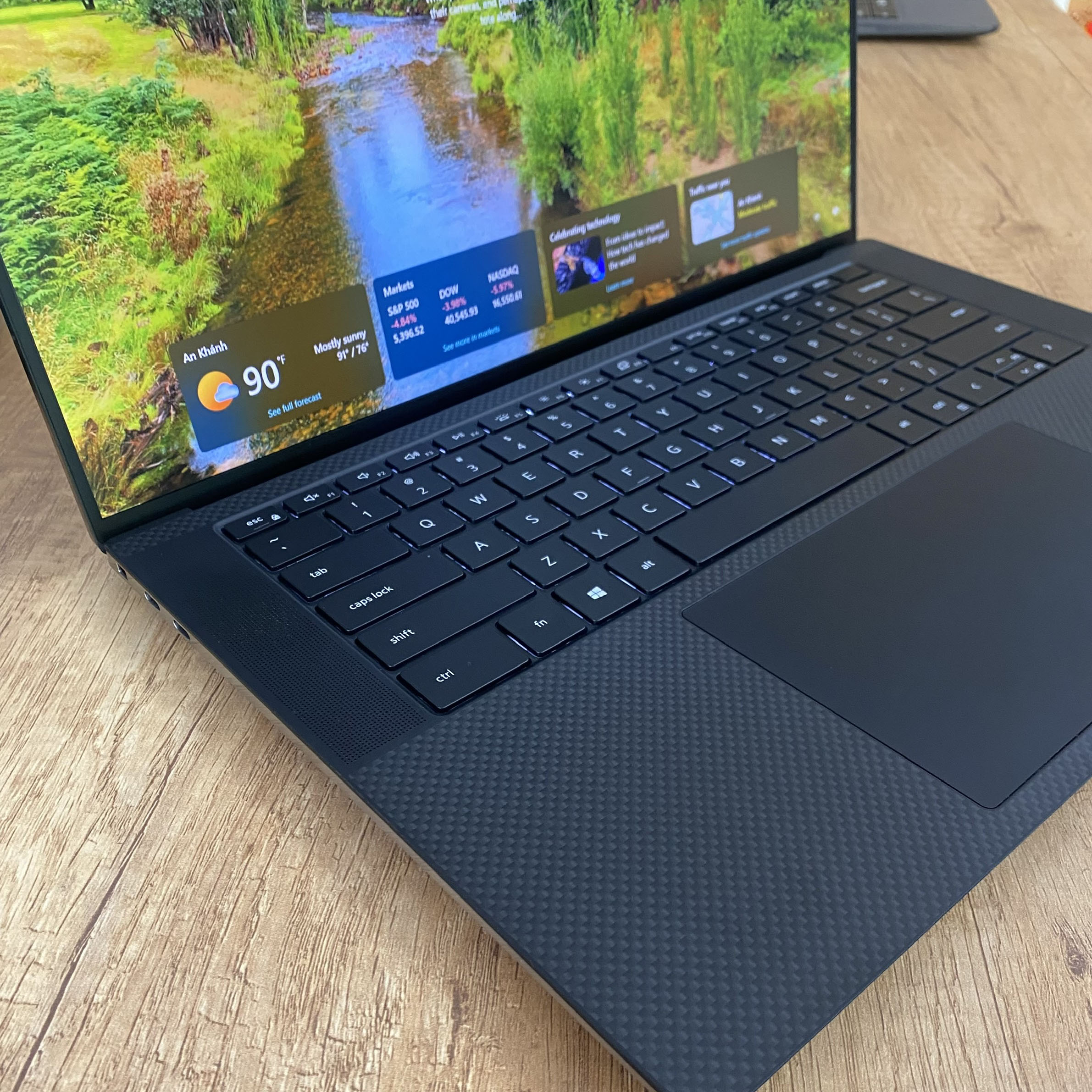 Dell Precision 5550 Workstation Mỏng Nhẹ