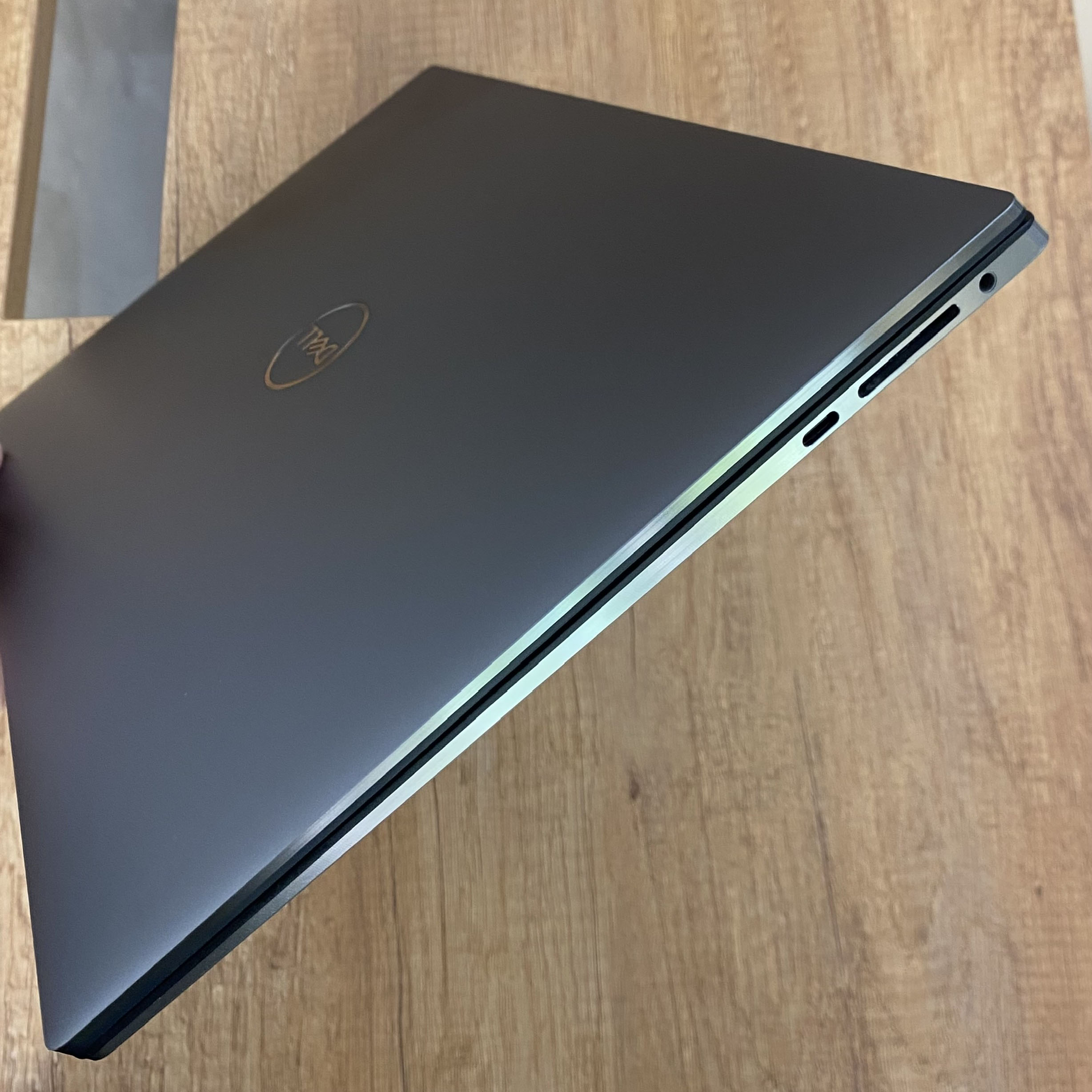 Dell Precision 5550 Workstation Mỏng Nhẹ