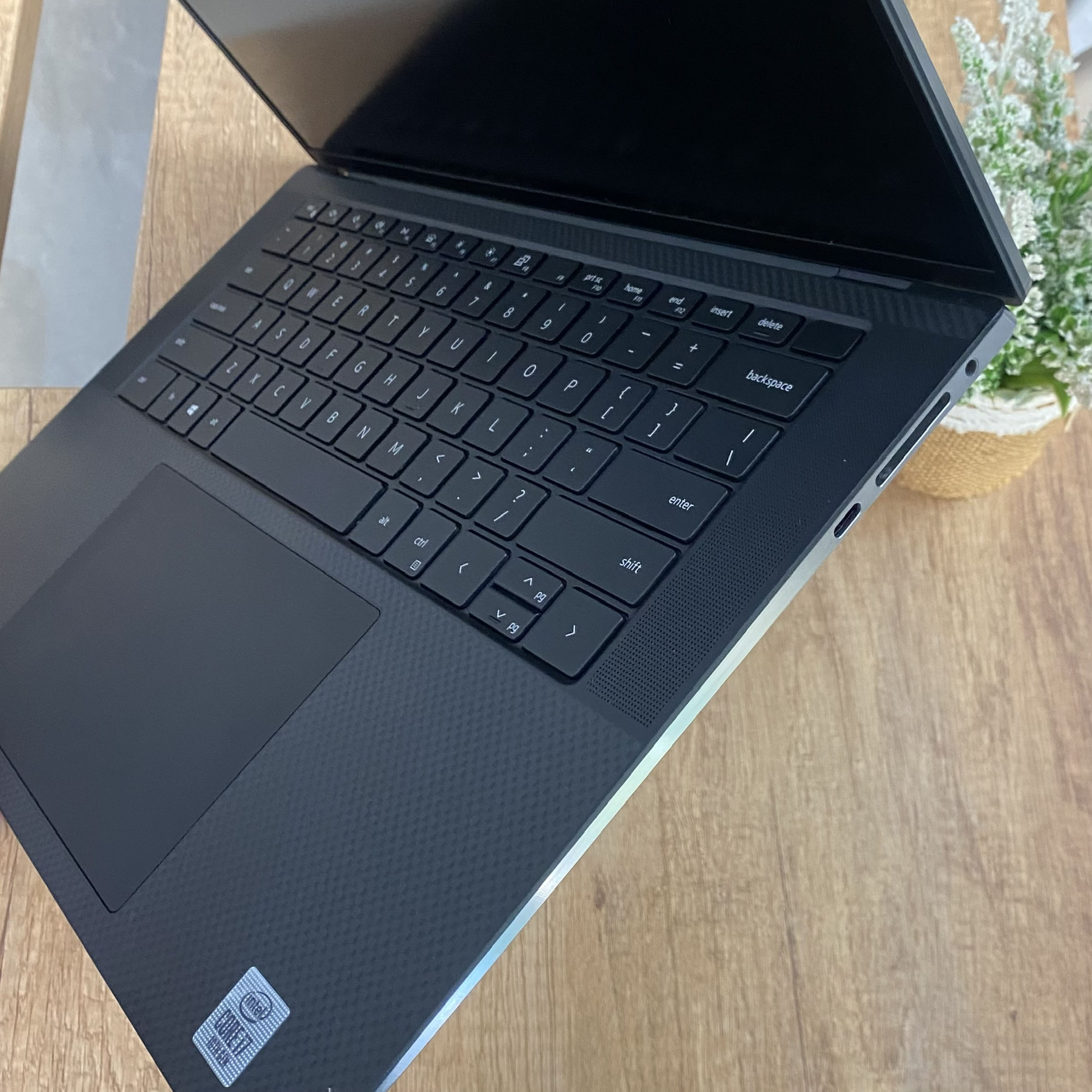 Dell Precision 5550 Workstation Mỏng Nhẹ