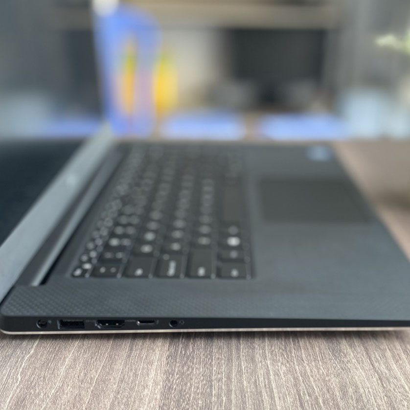 Dell Precision 5530 Máy Trạm Mỏng Nhẹ